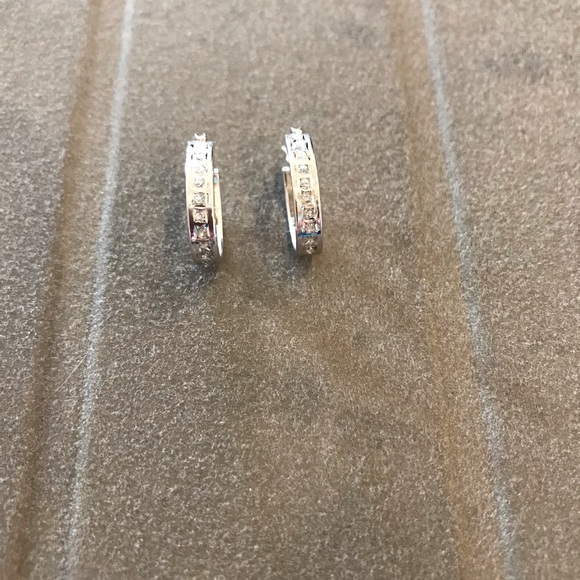 🌀NWT! Diamond accent oval hoops in platinum over sterling
